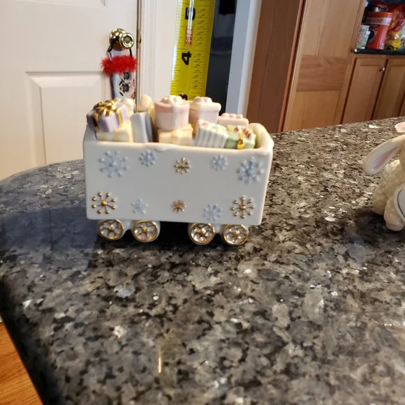 Lennox baby lamb oniment &LENOX Holiday Fraditions - Picture 4 of 16